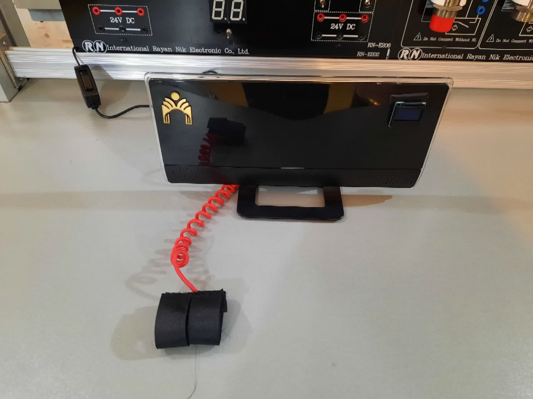 طراحی و ساخت تجهیزات پزشکی با استفاده از کاربرد های مهندسی برق